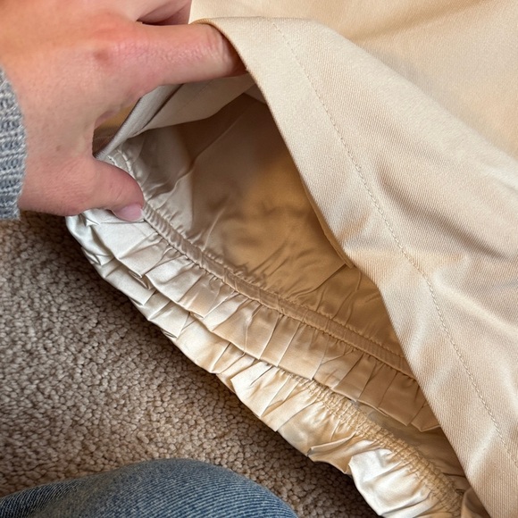 High Waist Cream Ruffle Shorts - Picture 7 of 8